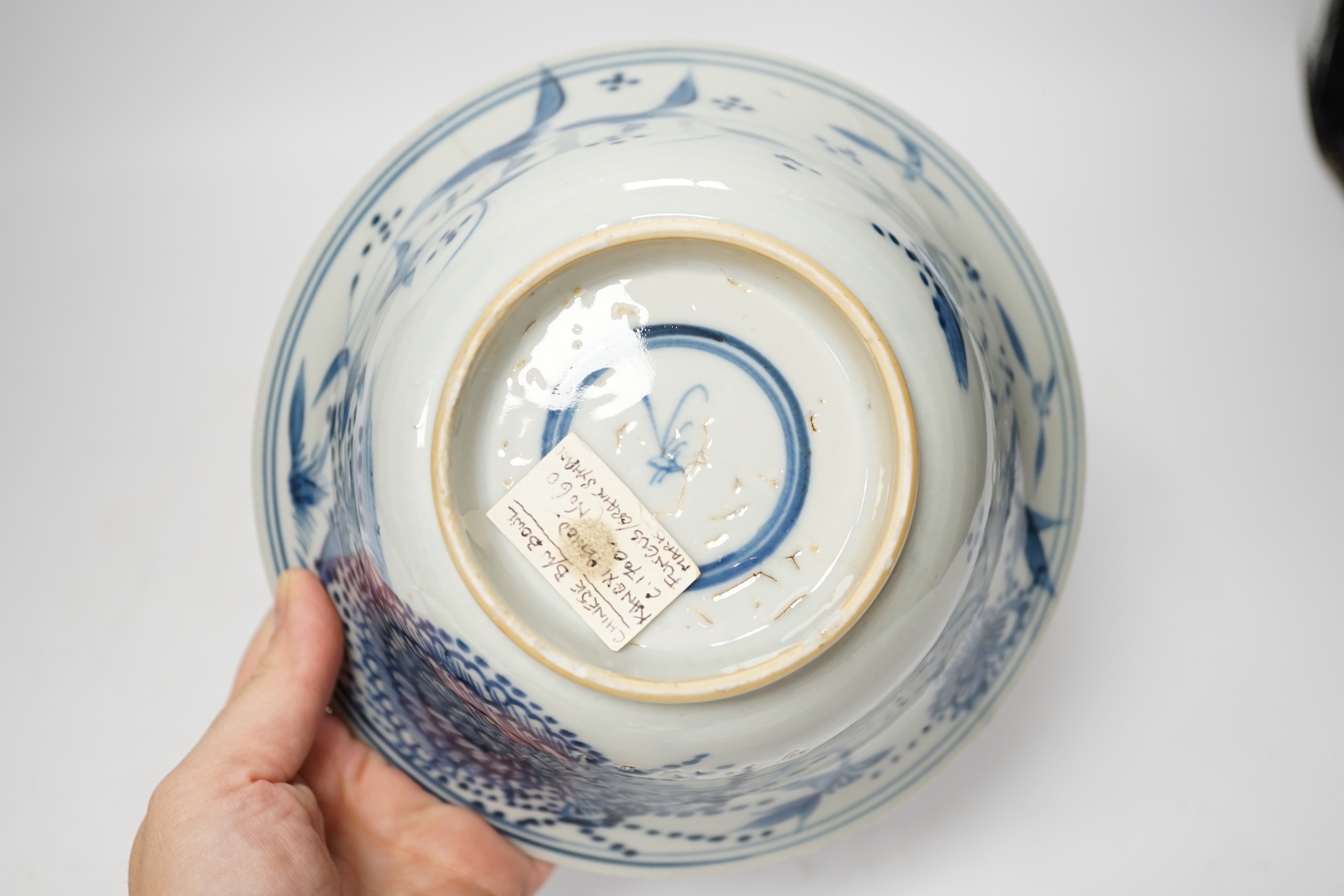 A Chinese Kangxi blue and white bowl, diameter 18cm